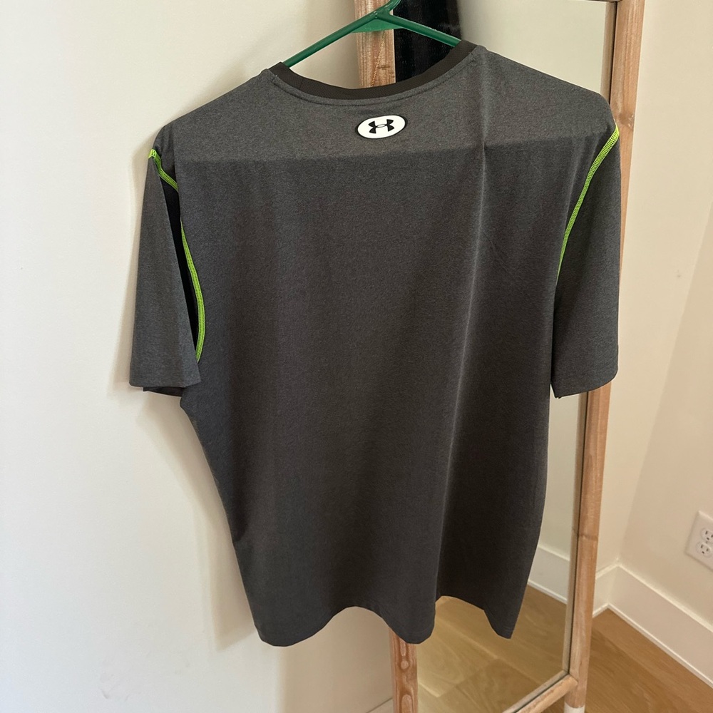 Under Armour Men’s Charcoal Gray Performance Tee with Lime Accents - Picture 2 of 4